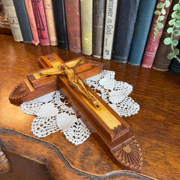 Vintage Last Rights Crucifix Sacrament Set From the 1940's - Picture 8 of 17